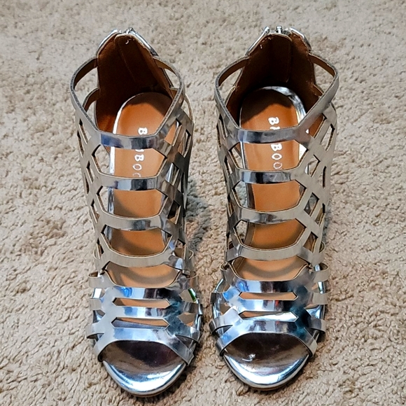 Shoes - Picture 1 of 3